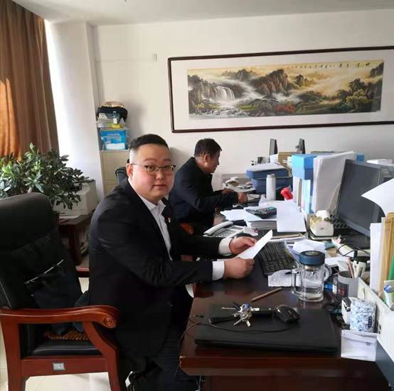 说明: 优秀毕业生1